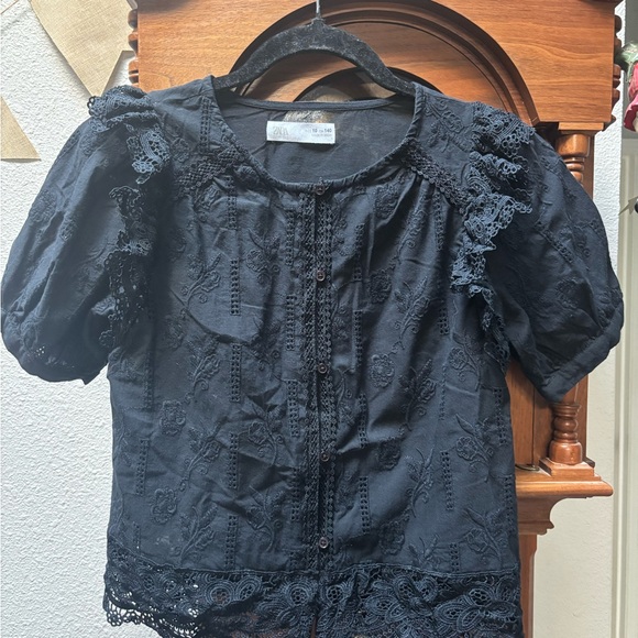 Zara Other - Zara Embroidered Lace-Trim Girls Top - Black
